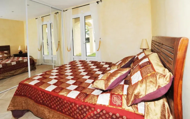 Luxueuse Villa Récente à Saint Raphaël de Plain Pied
