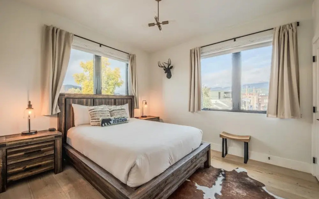 Whitefish Loft, Downtown Condo for 6