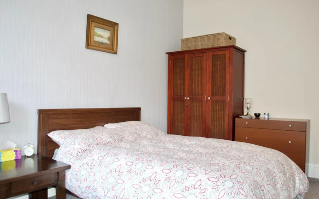 Beautiful 2 Bedroom Flat in Leith