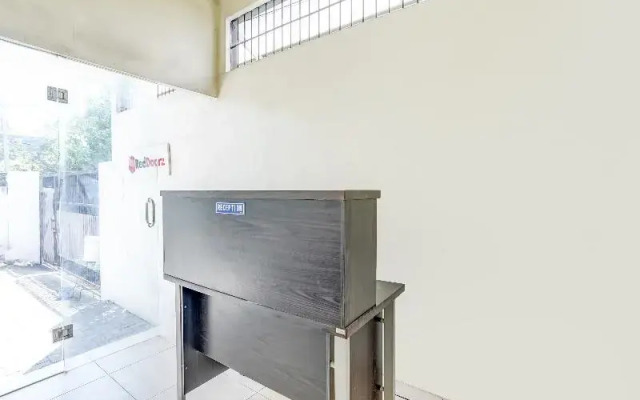 Oyo 91361 Benlin D'kost Syariah