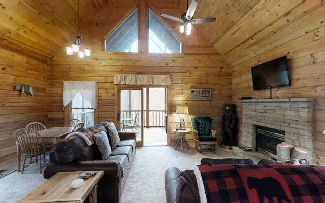 The Lazy Bear - 2 Br Cabin
