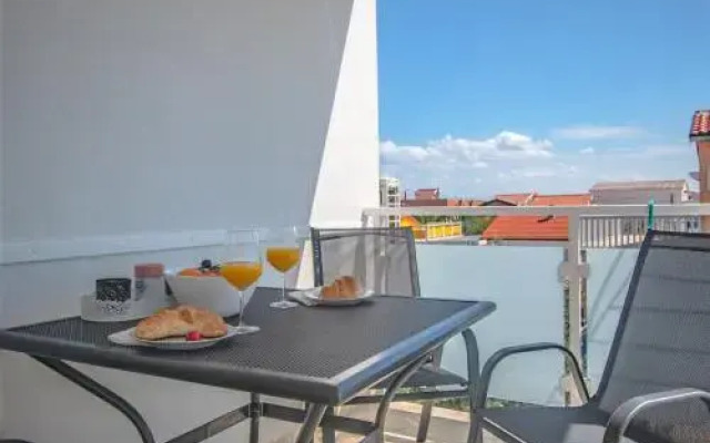 Marina Apartments Vir