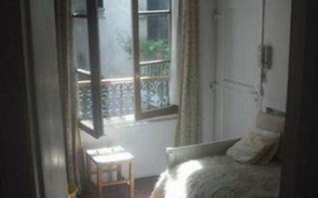 Отель Bed & Breakfast Place De Vosges 3 Париж балкон