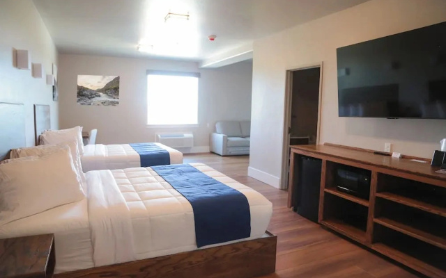 Splash Canyon Hotel