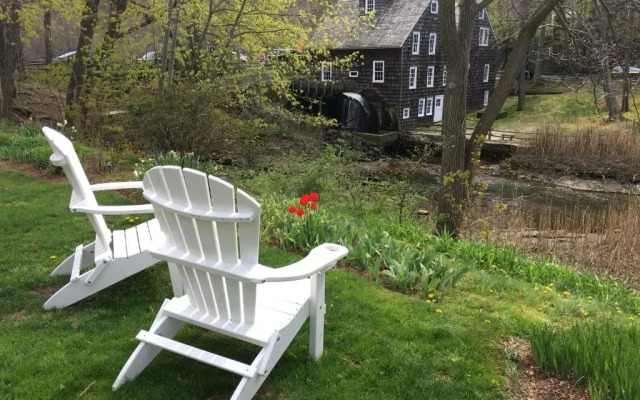 The Stony Brookside Bed & Bike Inn