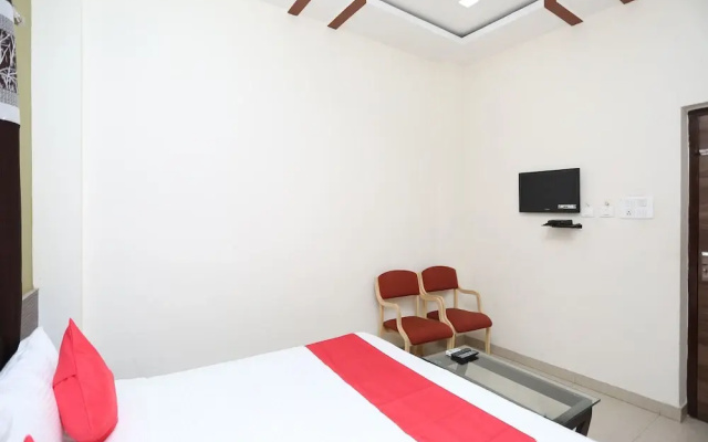 OYO 12376 Hotel Dhanraj