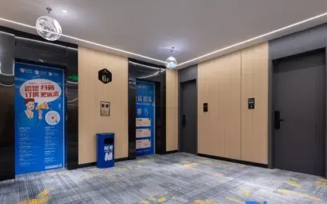 Joyful Play & Cinema Hotel