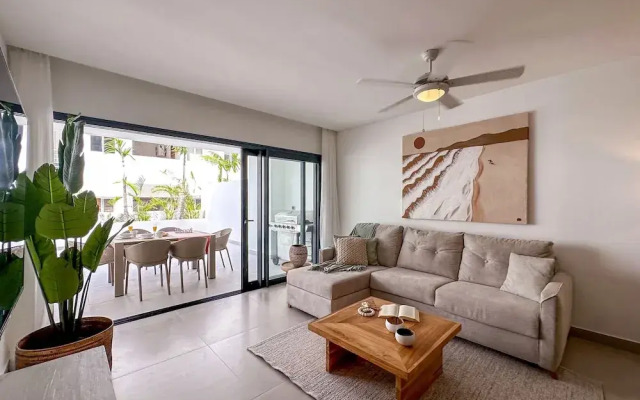 Luxury 3 Bedroom Apartment at the Beach