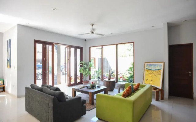 Airy Seminyak Kerobokan Tangkuban Perahu Gang Tunjung Dua 9 Bali