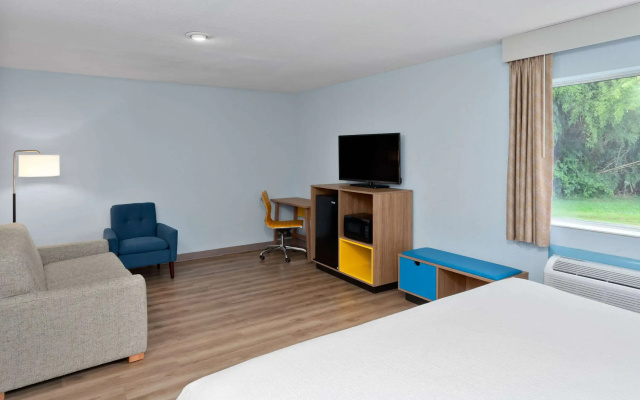 Days Inn & Suites by Wyndham Siler City