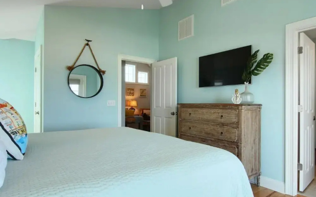 Latitudes - 5 Br Home