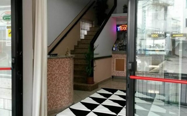 Hotel Laura Римини вид на фасад