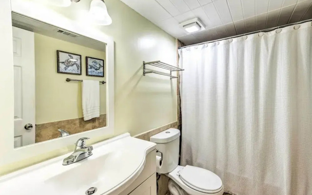 Sunny Destin Condo w/ Pool & Beach Access!