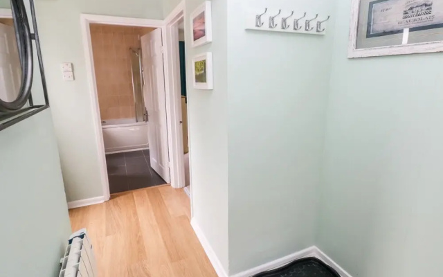 4 Hanbury Lodge