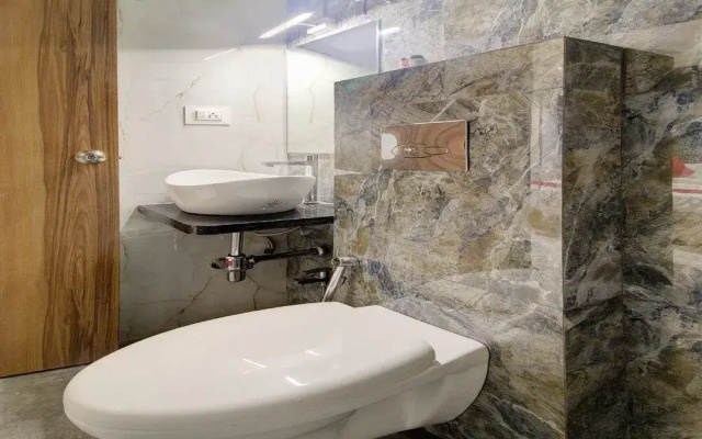 Radhika Ex by OYO Rooms