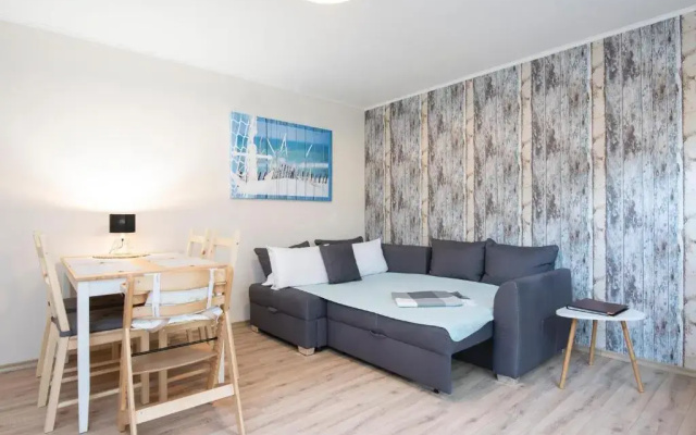 Wohnung 4, Leni