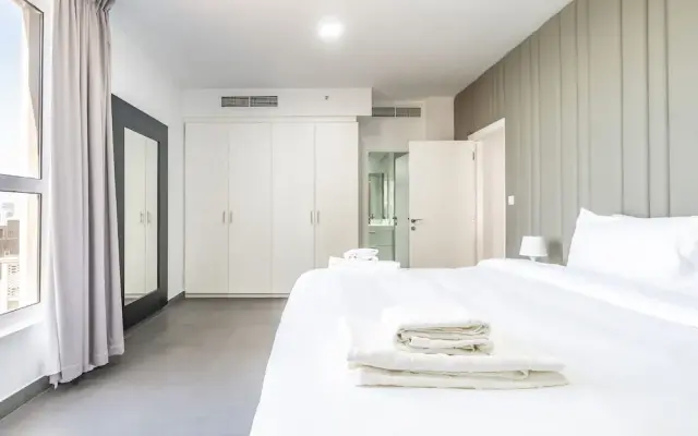 Luxury Waterfront Apartment with Beach Access