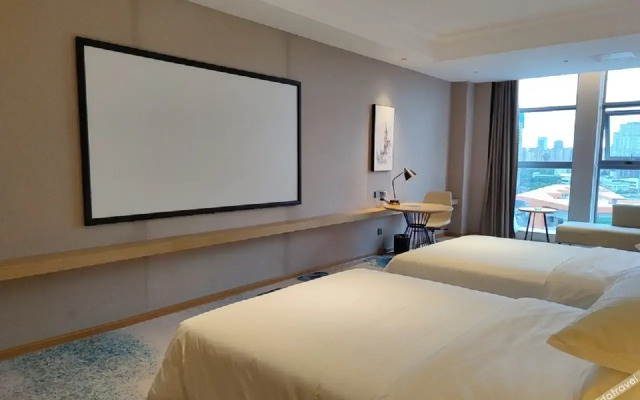 Vienna International Hotel (West Square Of Chengdu East Railway Station)