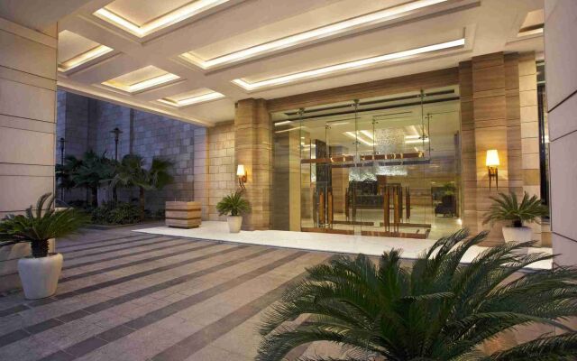 Отель Crowne Plaza New Delhi Mayur Vihar Noida вид на фасад