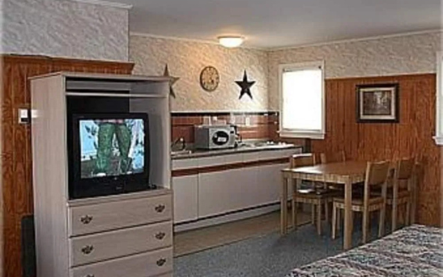 Pelican Point Motel