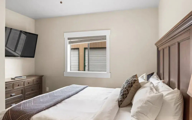 The Yellowstone Hideaway Unit B