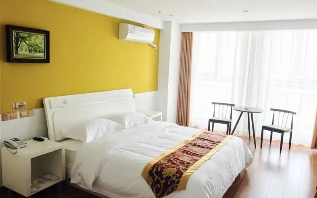 Shell Hotel Linyi Lvnan Bus Station