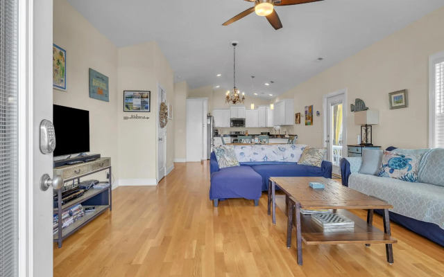 Bonne Mer by Oak Island Accommodations