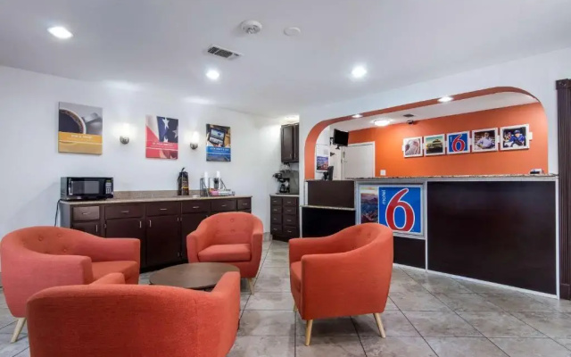 Motel 6 Marshall, TX