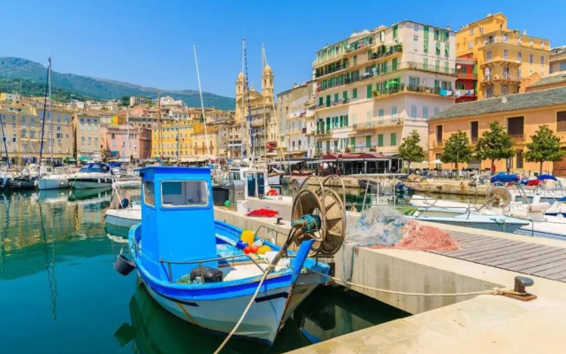 Beau T2 Sur Le Vieux Port, Centre de Bastia