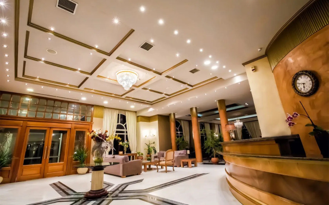 Kouros Hotel