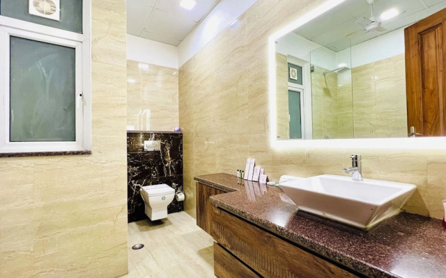 BluO Luxury Stay - Medicity - Balcony, Tub, TT