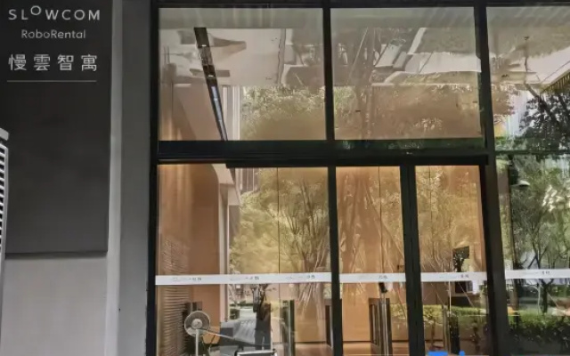 Slowcom Apartment
