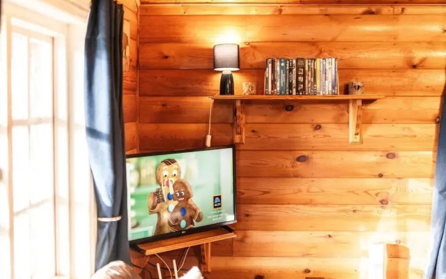 Brenin 3 Bedroom rural wood Lodge