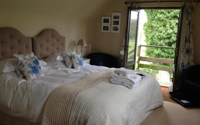 Great Ashley Farm Cottage and Shepherds Huts.