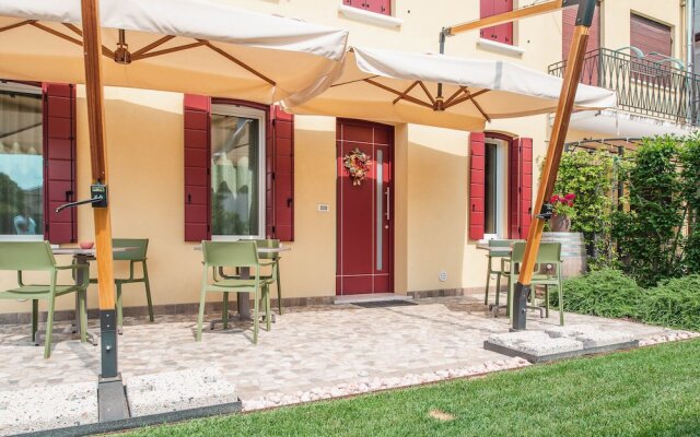 Отель Little House Лимена