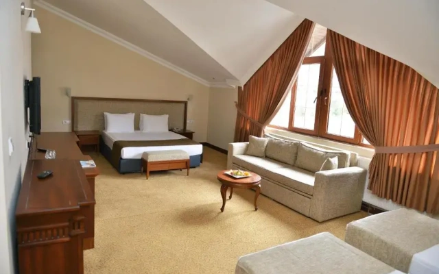 West Davraz Hotel