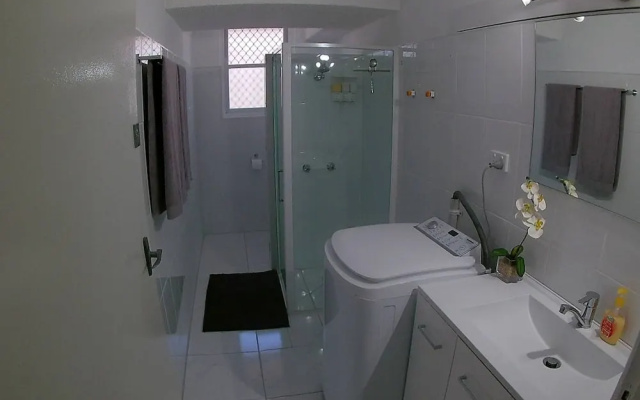 2 Bedroom Condo in Surfers Centre