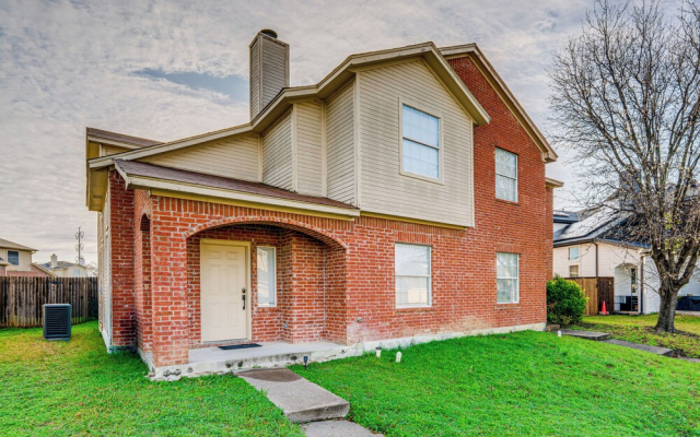 Pet Friendly! Renovated Arlington Home Near At&t