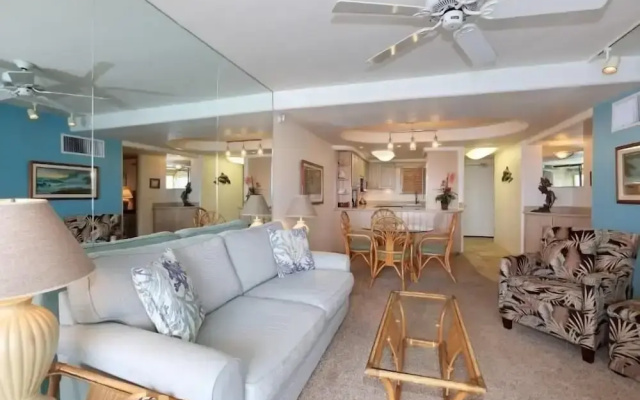 Kihei Beach, #509 2 Bedroom Condo by RedAwning