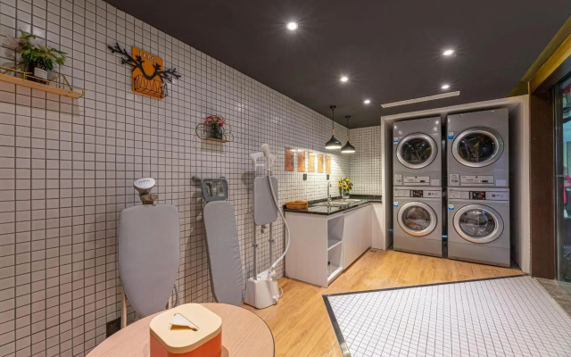 Atour Hotel(Rudong Central Plaza Store)