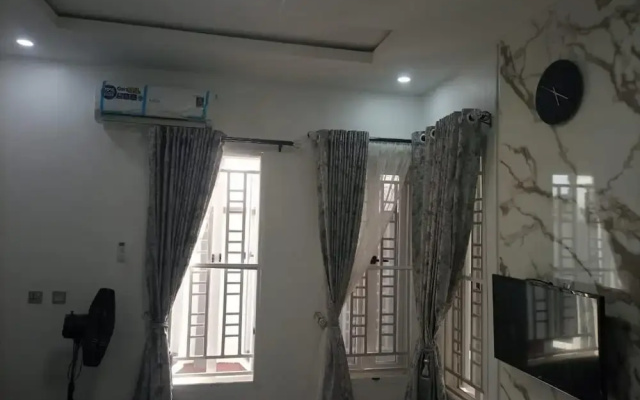 Shimawa-apartment-sleeps2-parking-24/7security