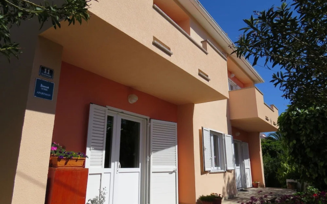 Apartment And Rooms Amenka