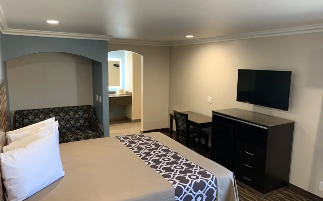 Industry Inn & Suites