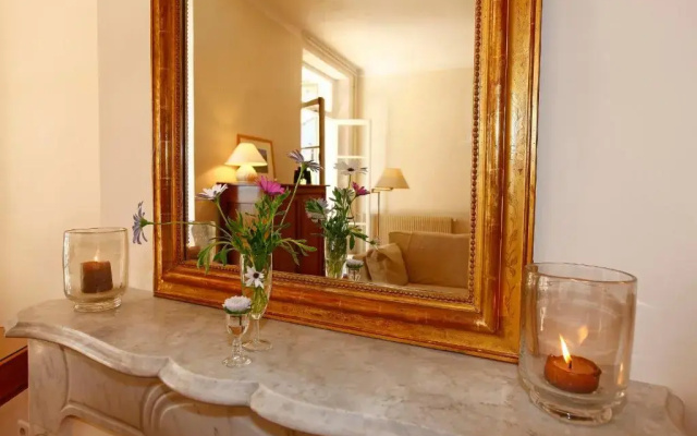 Magnifique appartement d'époque avec Vue Mer 4 personnes avec terrasse Le Port Nice