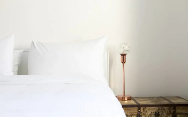 Luxury 2BR Penthouse in West Kensington W/terrace