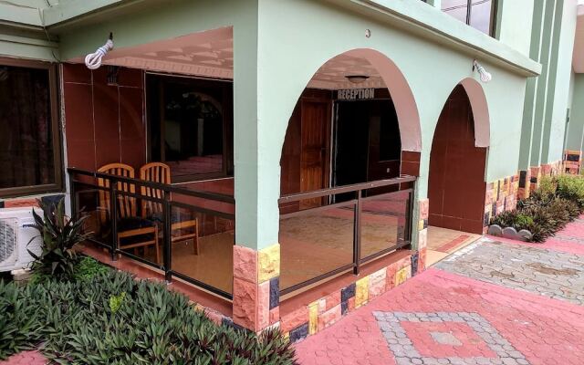 Отель Saint Marys Guest House вид на фасад