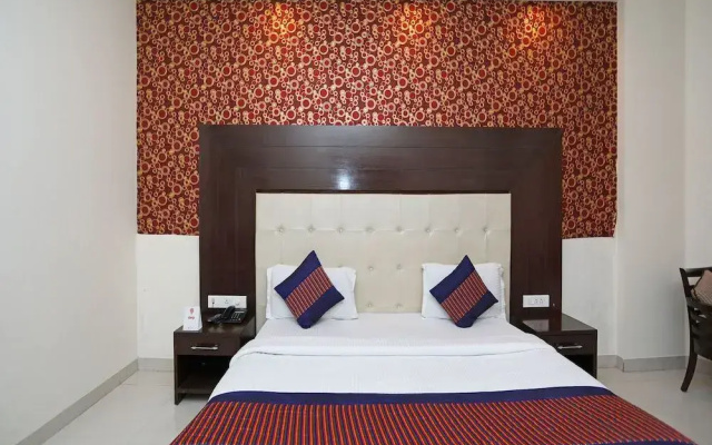 OYO 9532 Hotel Q-Cent