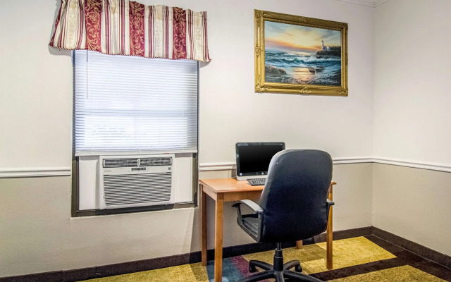 Econo Lodge Darien