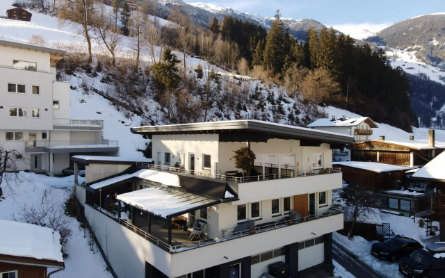 Holiday flat Daniela, Hippach im Zillertal