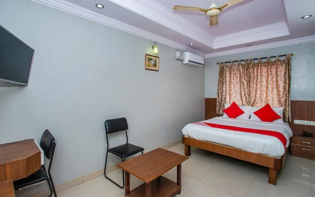 OYO Flagship 18338 White Fort